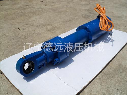 CD内置位移傳(chuán)感器液壓缸