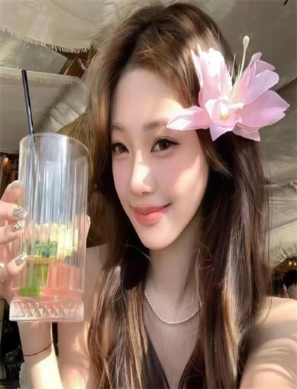 解码《在他的生命中值得回味的：约翰列侬的故事》：从剧情到主题的探索之旅